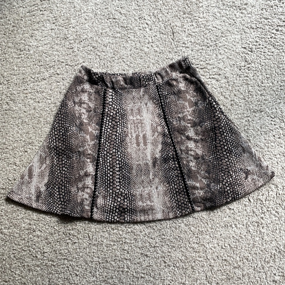 ✨”It has pockets!” Skater Skirt✨ - Picture 6 of 11